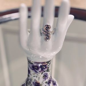 James Avery women’s swirl retired design ring